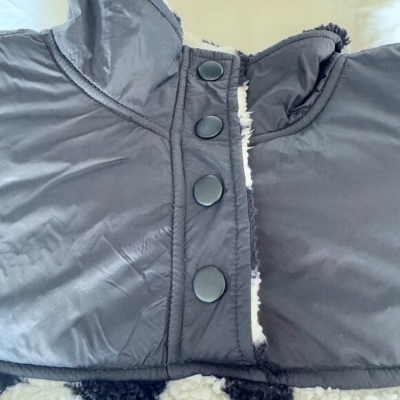 White and Black Swirl Sherpa Pullover Fleece - Picture 6 of 10